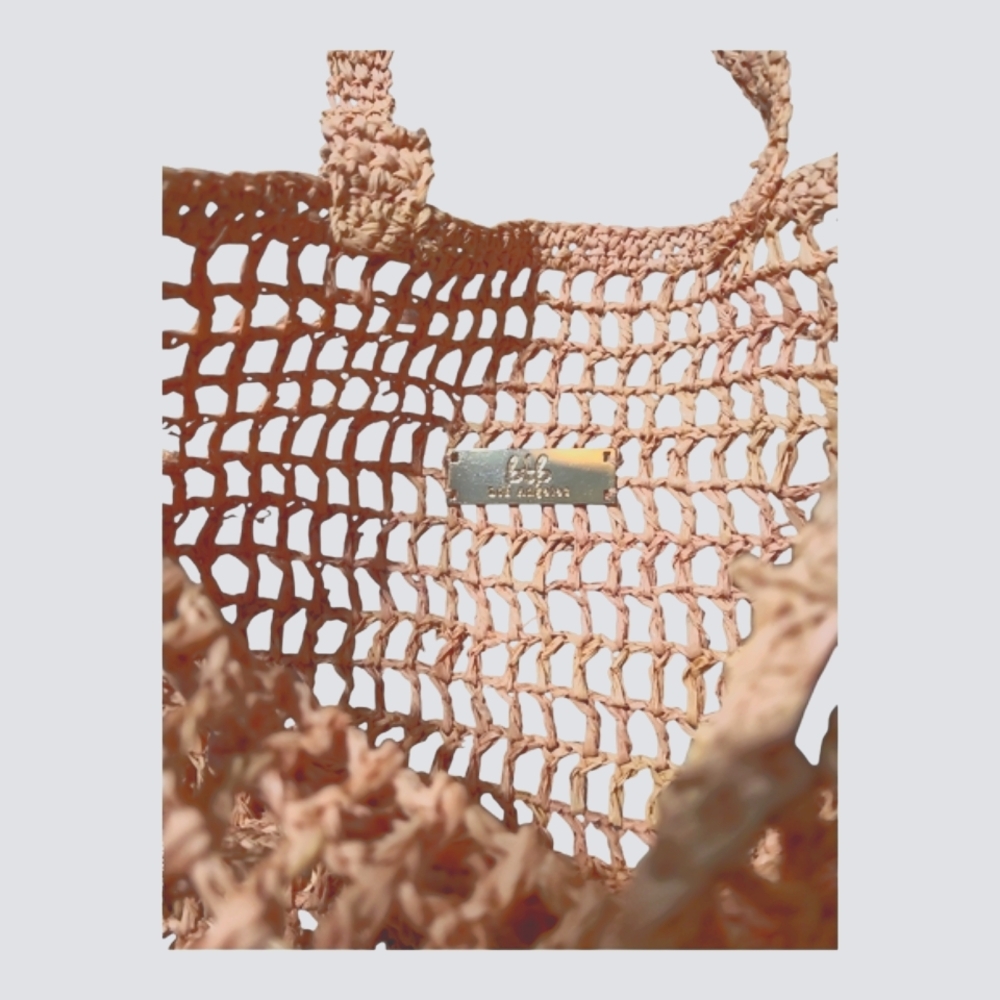 Btb Los Angeles Handwoven Natural Straw Tote Bag with Heart Accent - Picture 4 of 5